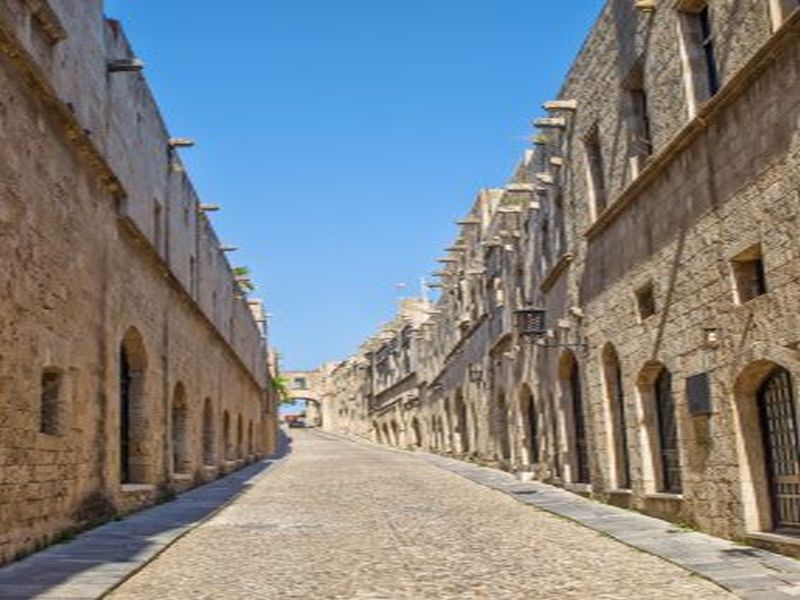 Lindos: Ancient Ruins and Modern Relaxation